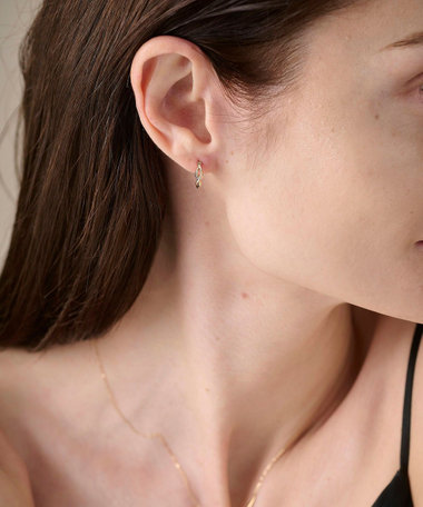 K10YG ツイスト フープ ピアス