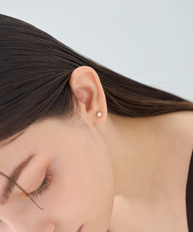 フラワー ピアス