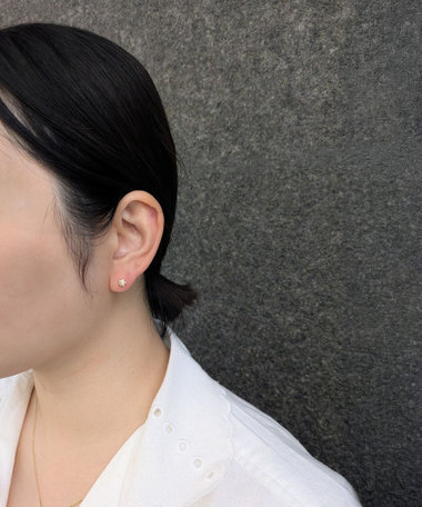 フラワー ピアス