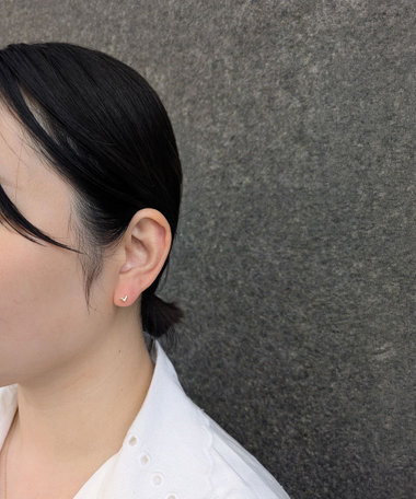 Vライン ピアス