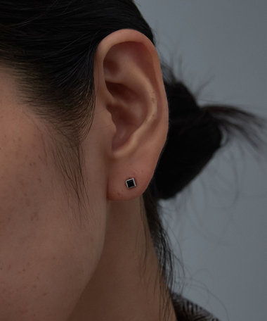 K10WG ピアス ブラックカルセドニー