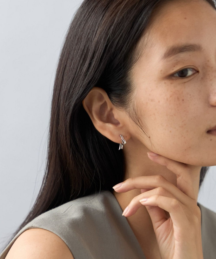フープピアス リボン（075883-075884） ｜ women（ウィメンズ