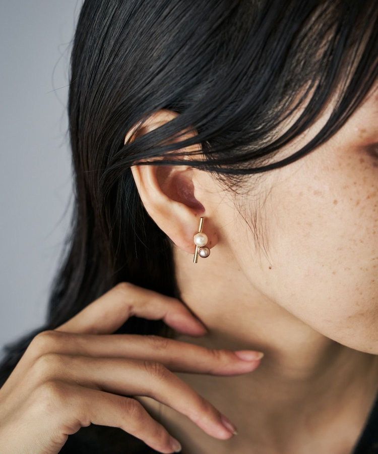 ピアス カラーパール アシンメトリー（075960-075961） ｜ women