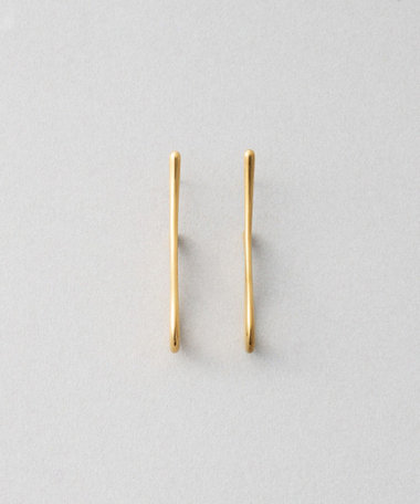 ピアス カーヴィー