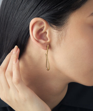 ピアス カーヴィー