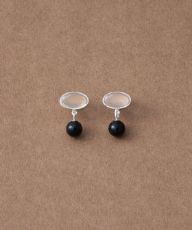 [スフィア] クォーツ/ブラックカルセドニー ピアス