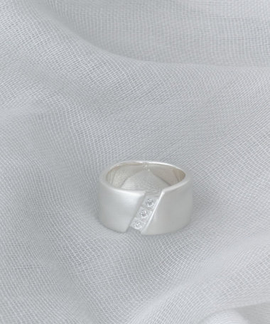 Grayscale angle Gray Diamond Ring