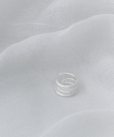 Grayscale Gray Diamond Arc Earcuff