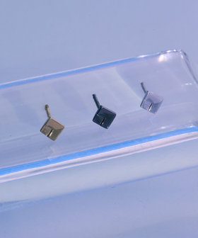 【新品未使用、定価半額以下】Square Pierce 10 Diamond Square Pierce 10 (03) - SHIHARA