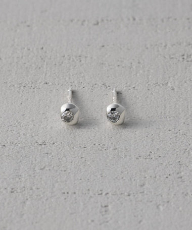 Grayscale Gray Diamond Pierce